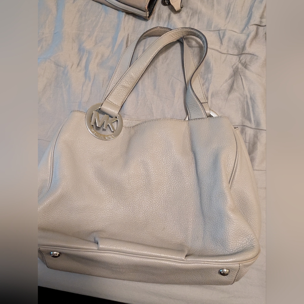 Michael Kors Gray Shoulder Bag with Textured Leather